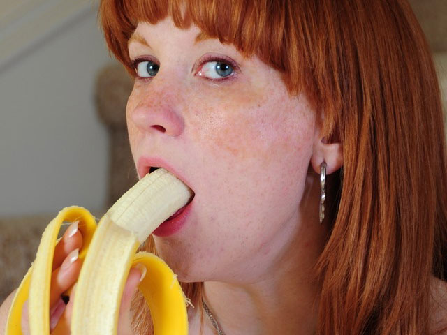 Pussy-to-mouth fuck with a banana photo